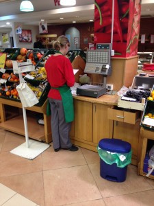 Profi-Früchte-Wägerin IMG_0921